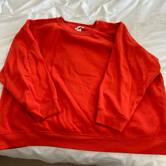 H&M Tops - H&M crewneck sweatshirt